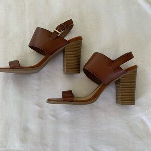 New Directions sandals with heel